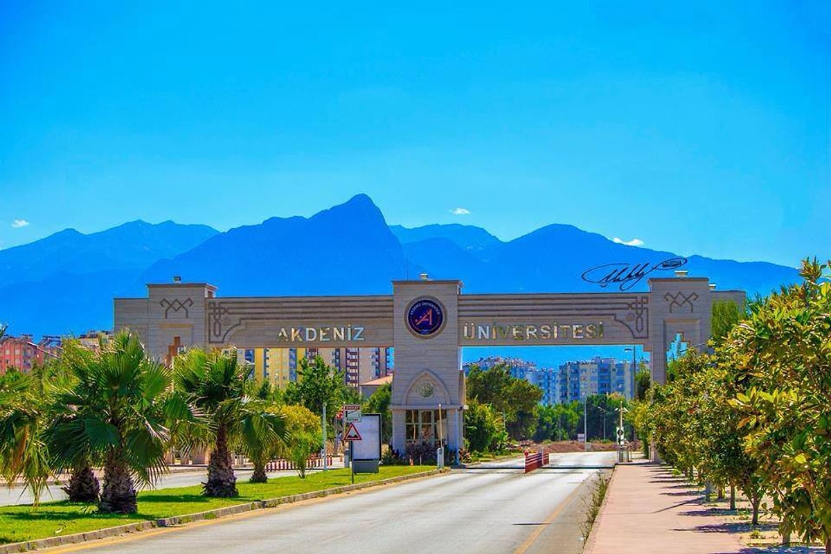Akdeniz Üniversitesi Büyük Giriş Kapısı’ndan Uncalı’ya Giden Yolun Kapalı Olması Kamu Çalışanlarını Mağdur Ediyor