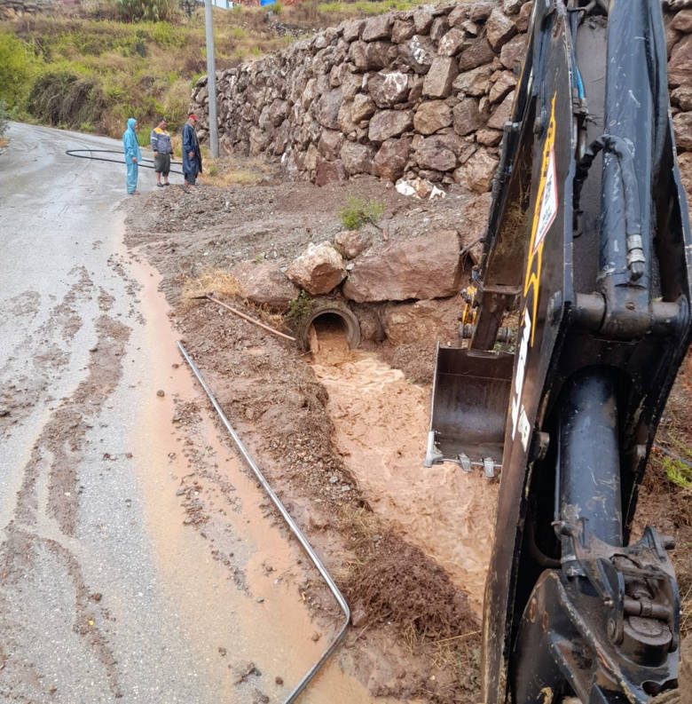 Büyükşehir ekipleri Alanya kırsalında yoğun mesaide