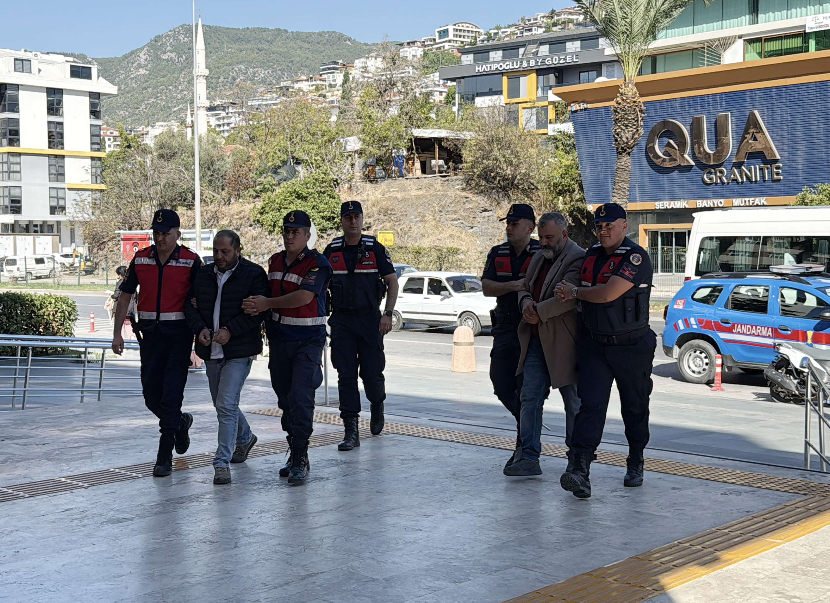 Alanya'da tapu dolandırıcılığı iddiasıyla 6 şüpheli yakalandı