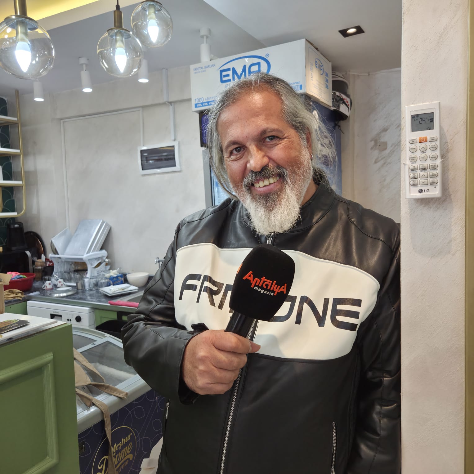 Gurme ve Gazeteci Afak Algan Sahalara Geri Dönüyor