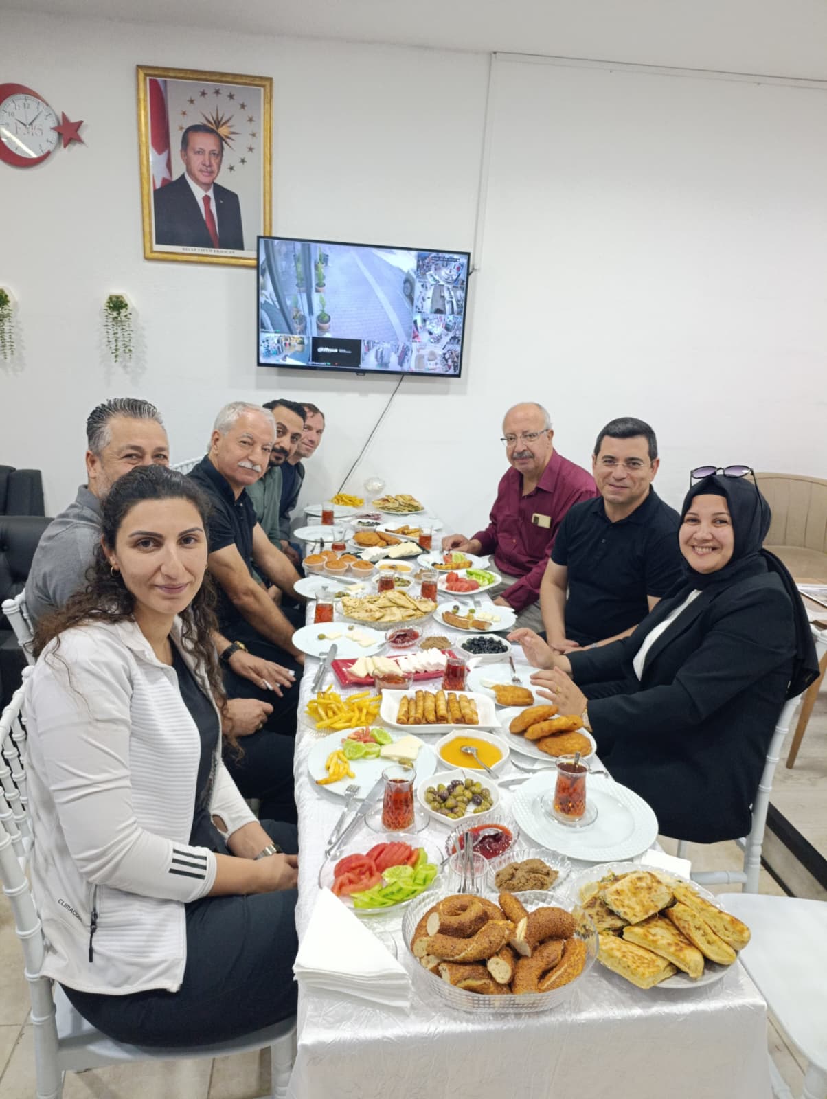 ÖNCEKİ DÖNEM KEPEZ BELEDİYE BAŞKANI HAKAN TÜTÜNCÜ’DEN FMG GİYİM’E ANLAMLI ZİYARET