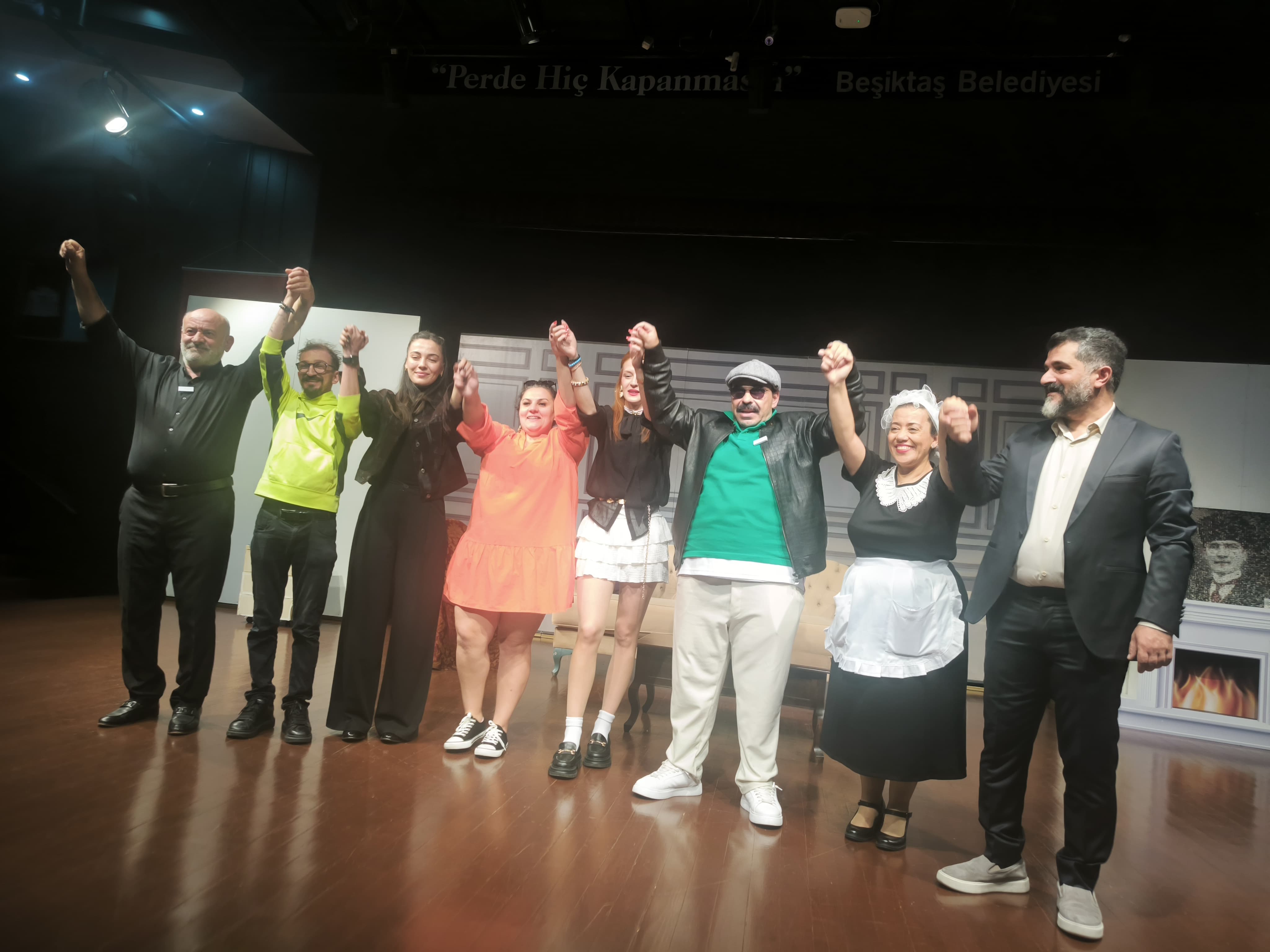 Okan Karacan Tiyatrosu İstanbul’da Kapalı Gişe: “Yanlış Anladım Şekerim” 19 Kasım’da Gala ile Sahnede