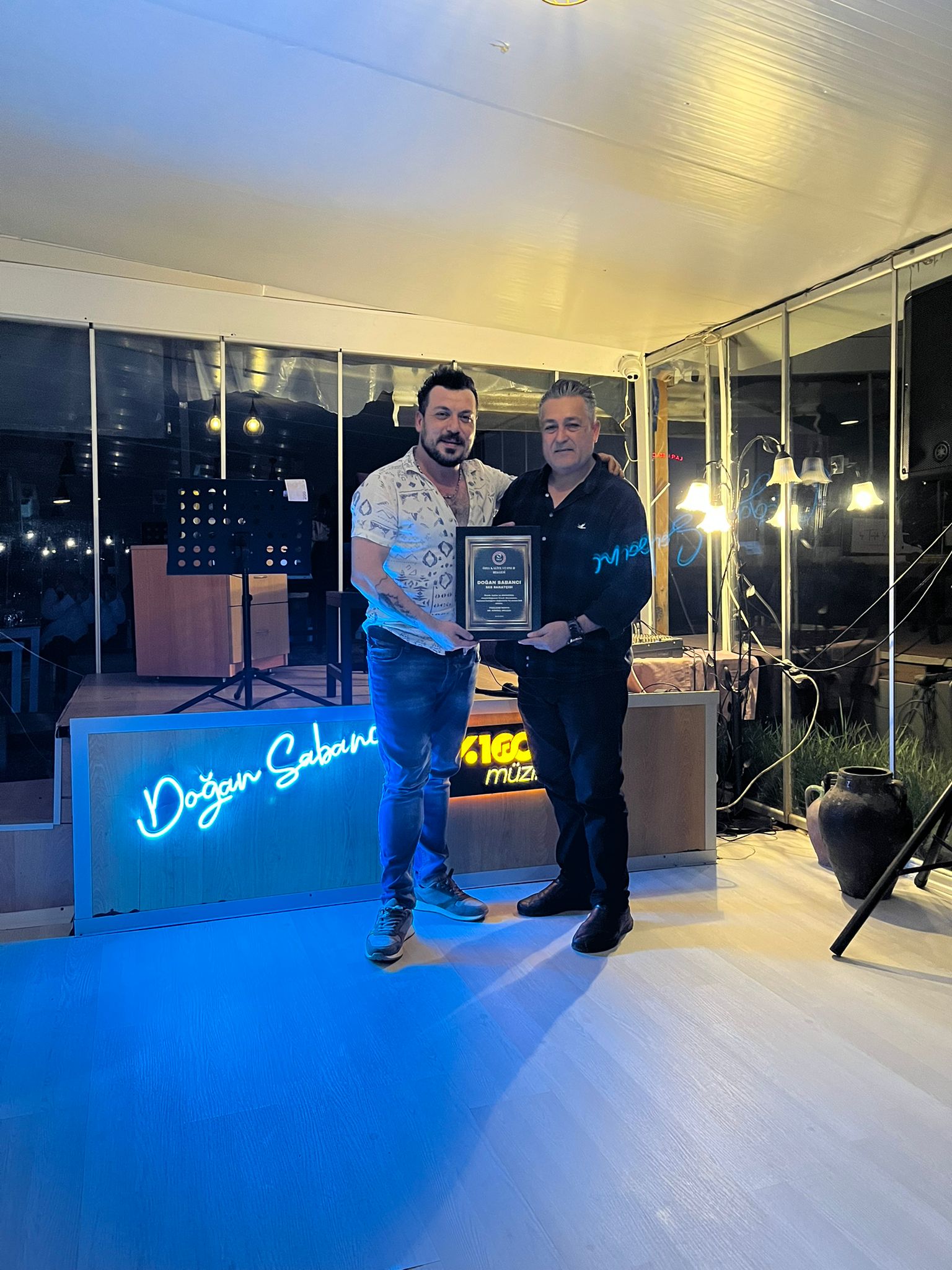 Ses Sanatçısı Doğan Sabancı’ya Özel Kalite ve Onur Belgesi Takdim Edildi