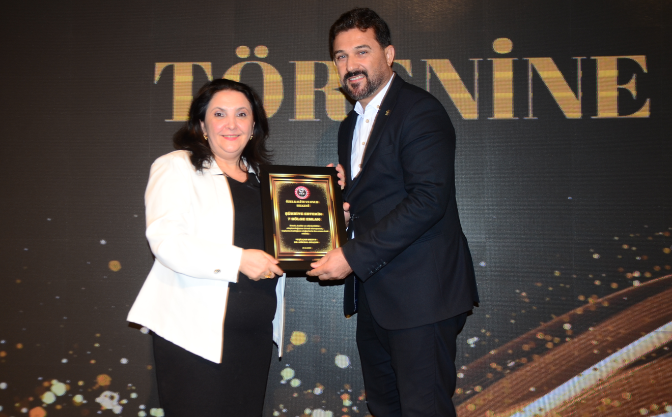 7 Bölge Emlak Sahibi Şükriye Ertekin’e Özel Kalite ve Onur Belgesi Takdim Edildi