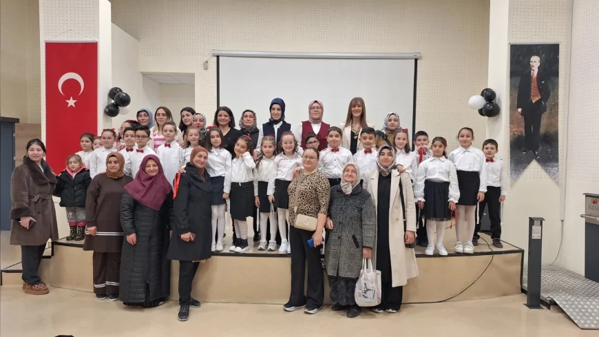 Ankara Gülveren Şehit Umut Coşkun İlkokulu’nda 24 Kasım Öğretmenler Günü Etkinliğinde Öğrenciler Öğretmenlerine Duygusal Kutlama Yaptı