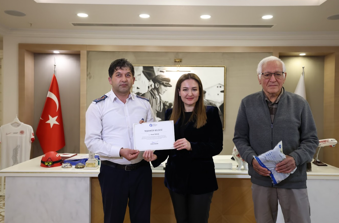 Antalya’da belediye şoföründen örnek davranış