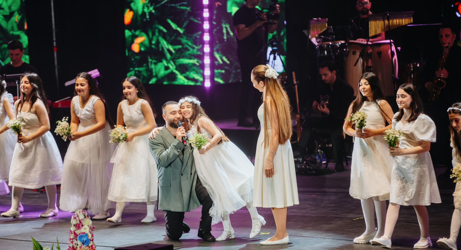 Azad'dan sosyal mesajlı PROJE