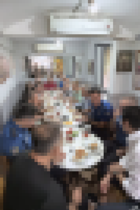 POLİSLERE İKRAM VİDEOSU GÜNDEMDE: İZZET GÜRDAL’IN TARTIŞILAN GÖRÜNTÜLERİ