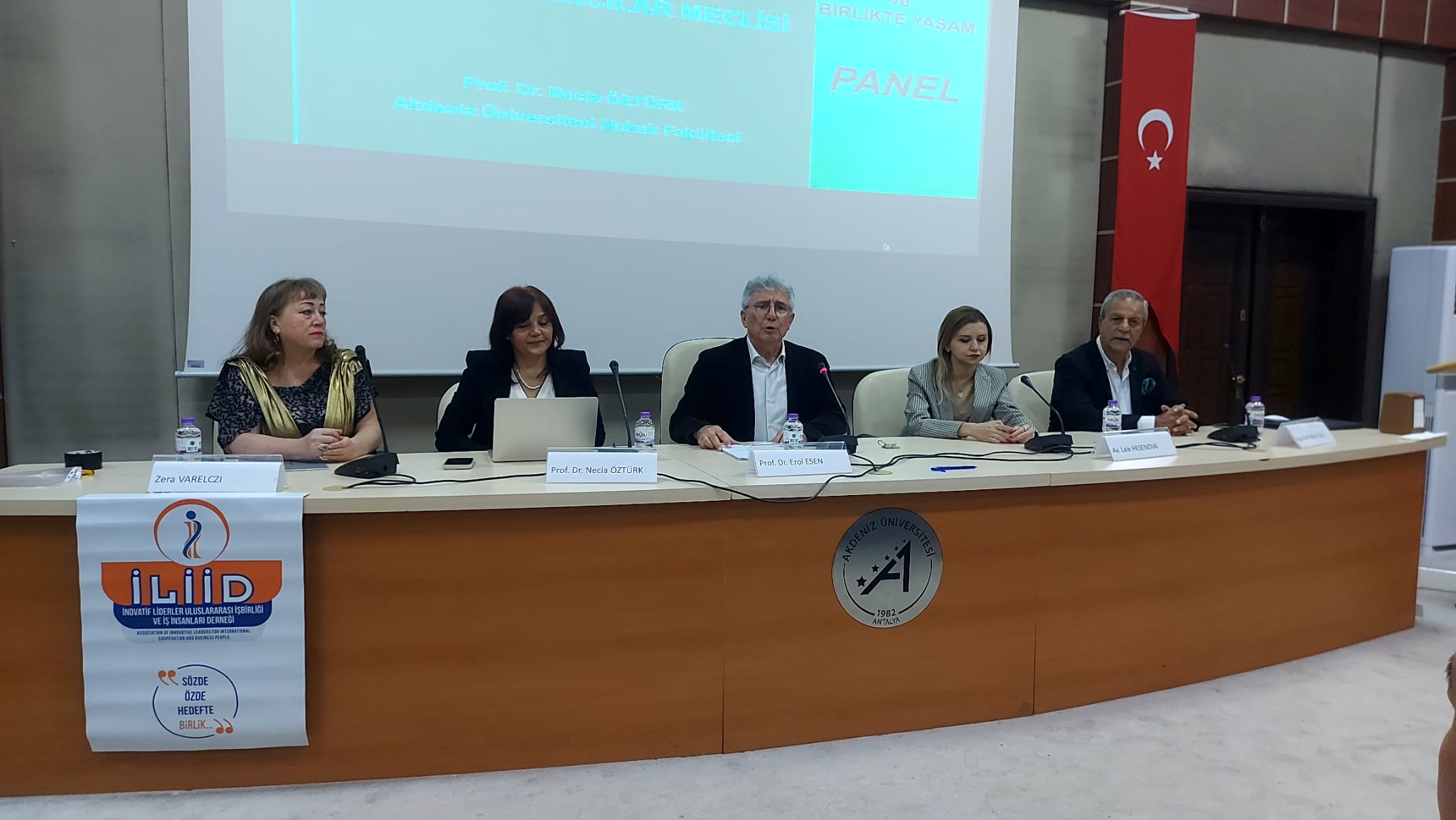 ULUSLARARASI GÖÇ VE BİRLİKTE YAŞAM PANELİ AKDENİZ ÜNİVERSİTESİ’NDE BAŞARIYLA GERÇEKLEŞTİRİLDİ