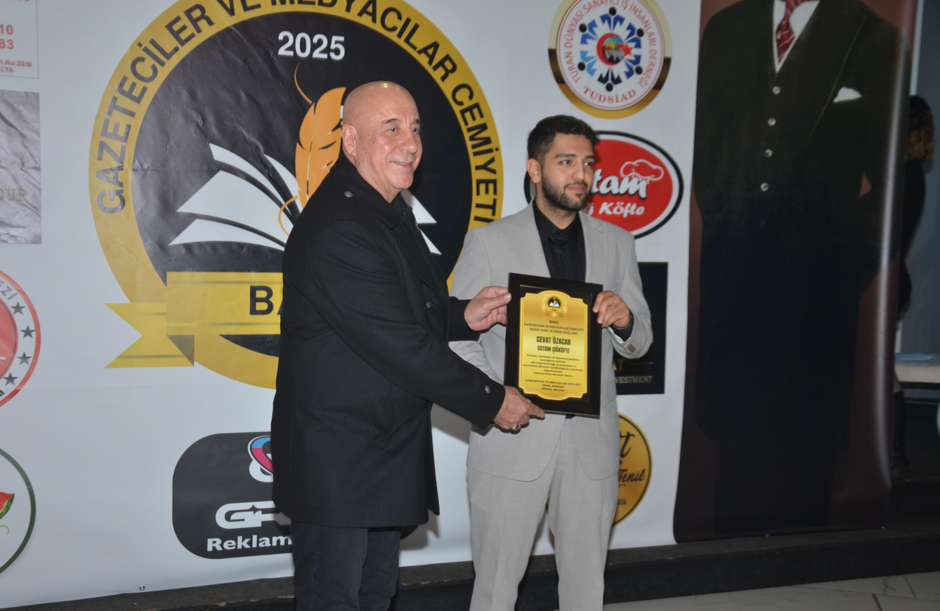 Basın Emek ve Onur Ödülleri’nde Ustam Çiğköfte’ye teşekkür plaketi