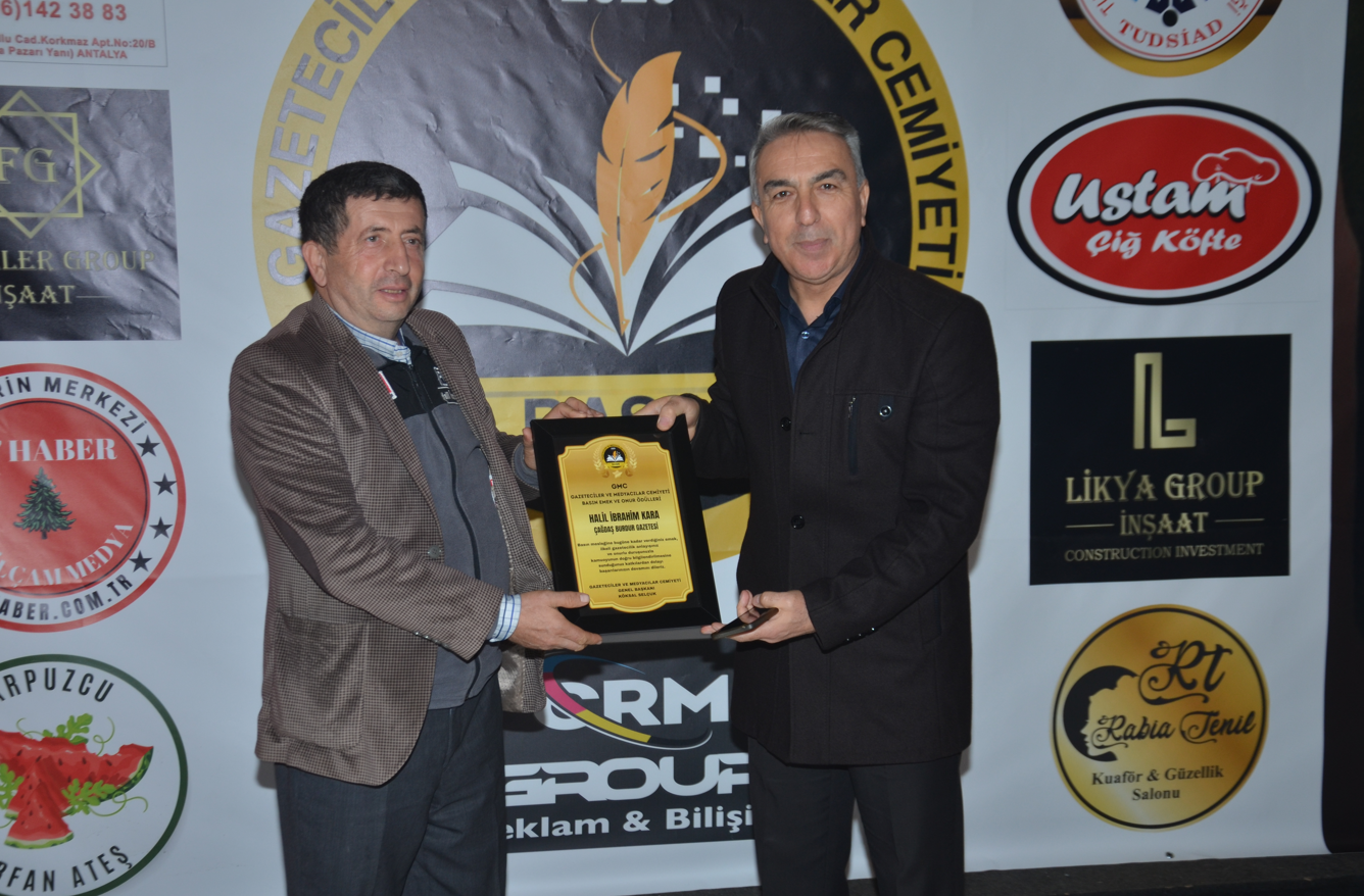 HALİL İBRAHİM KARA’YA BASIN EMEK VE ONUR ÖDÜLÜ