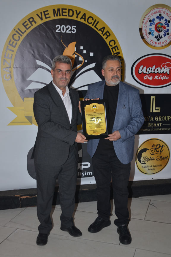 HAMZA ÖZKAYA’YA BASIN EMEK VE ONUR ÖDÜLÜ
