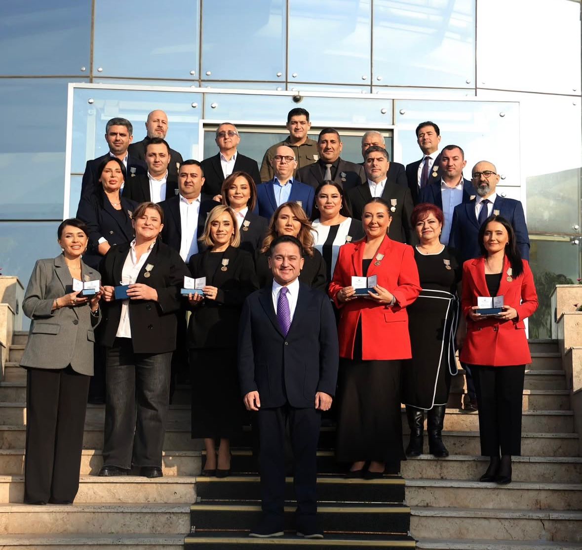 Azerbaycan Cumhurbaşkanı İlham Aliyev’in Kararıyla “Basının 150. Yıldönümü” Madalyası Hazar Televizyonu Çalışanlarına Verildi