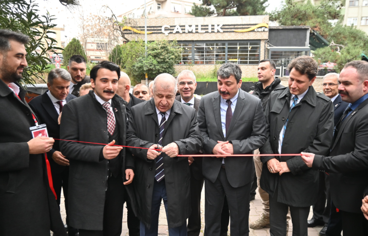 Ümit Özdağ: “İstanbul’un ve İlçelerin Beklentilerini Öğrenip Siyasete Taşımayı Hedefliyoruz”