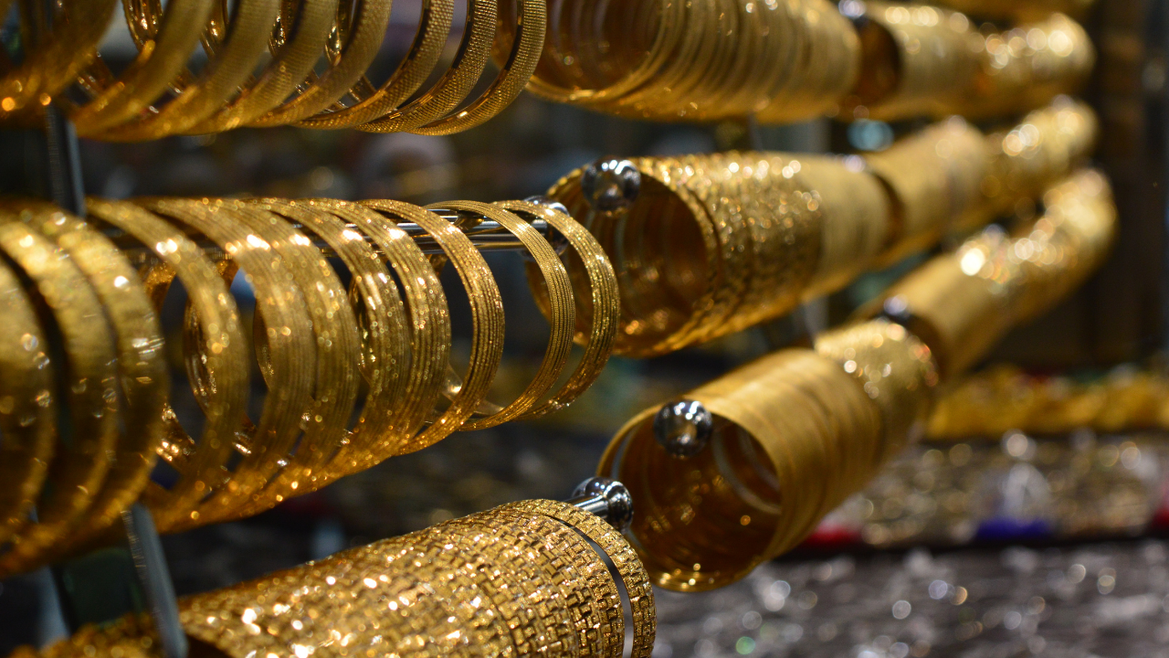 Kuyumcularda altın alım satımında nakit dönemi bitiyor