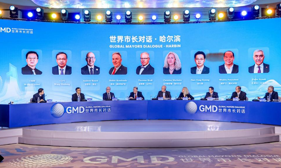 AYNALI ÇİN’DE PALANDÖKEN VE KIŞ TURİZMİNİ ANLATTI