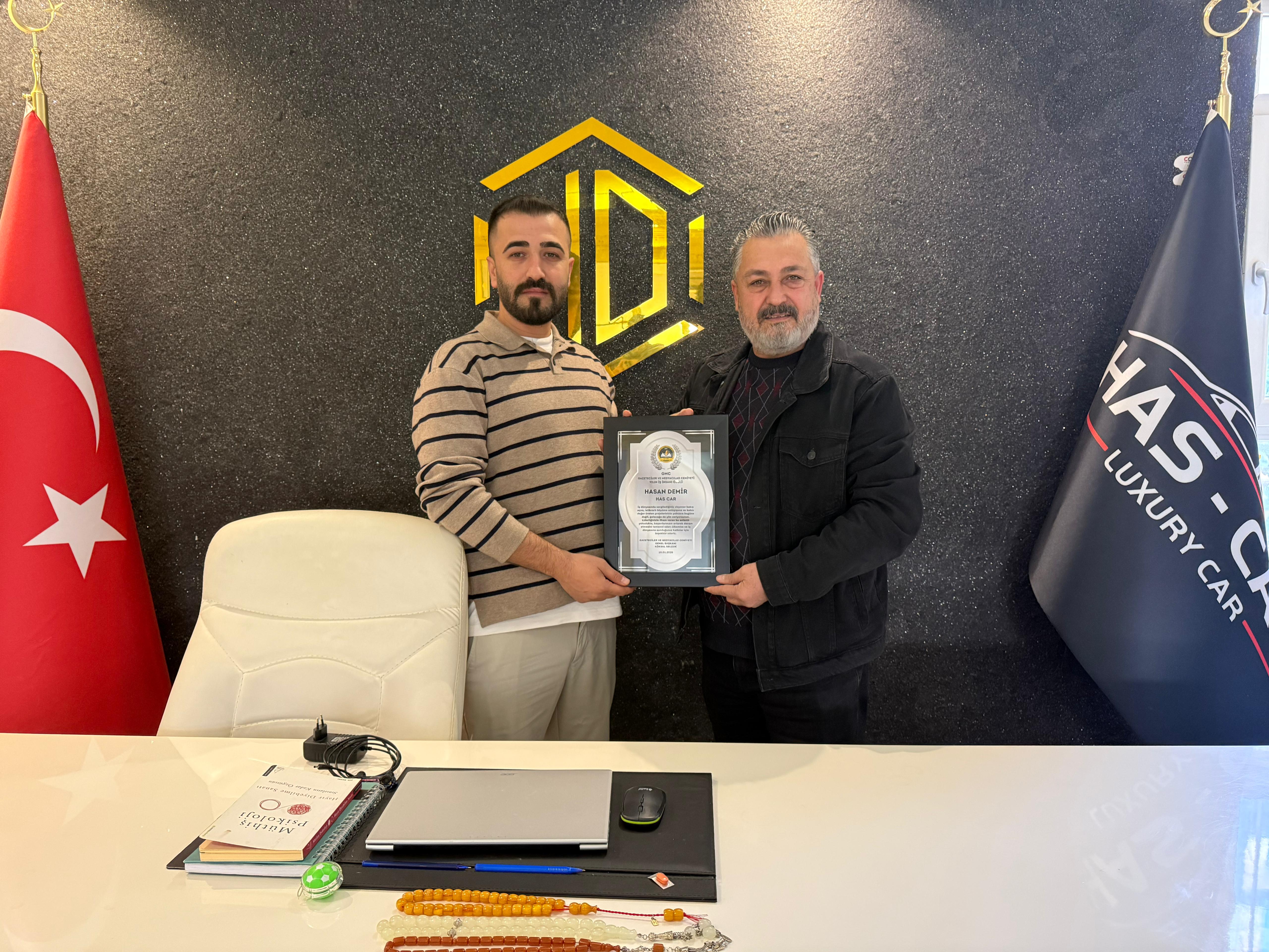 HASAN DEMİR'E ANLAMLI ÖDÜL