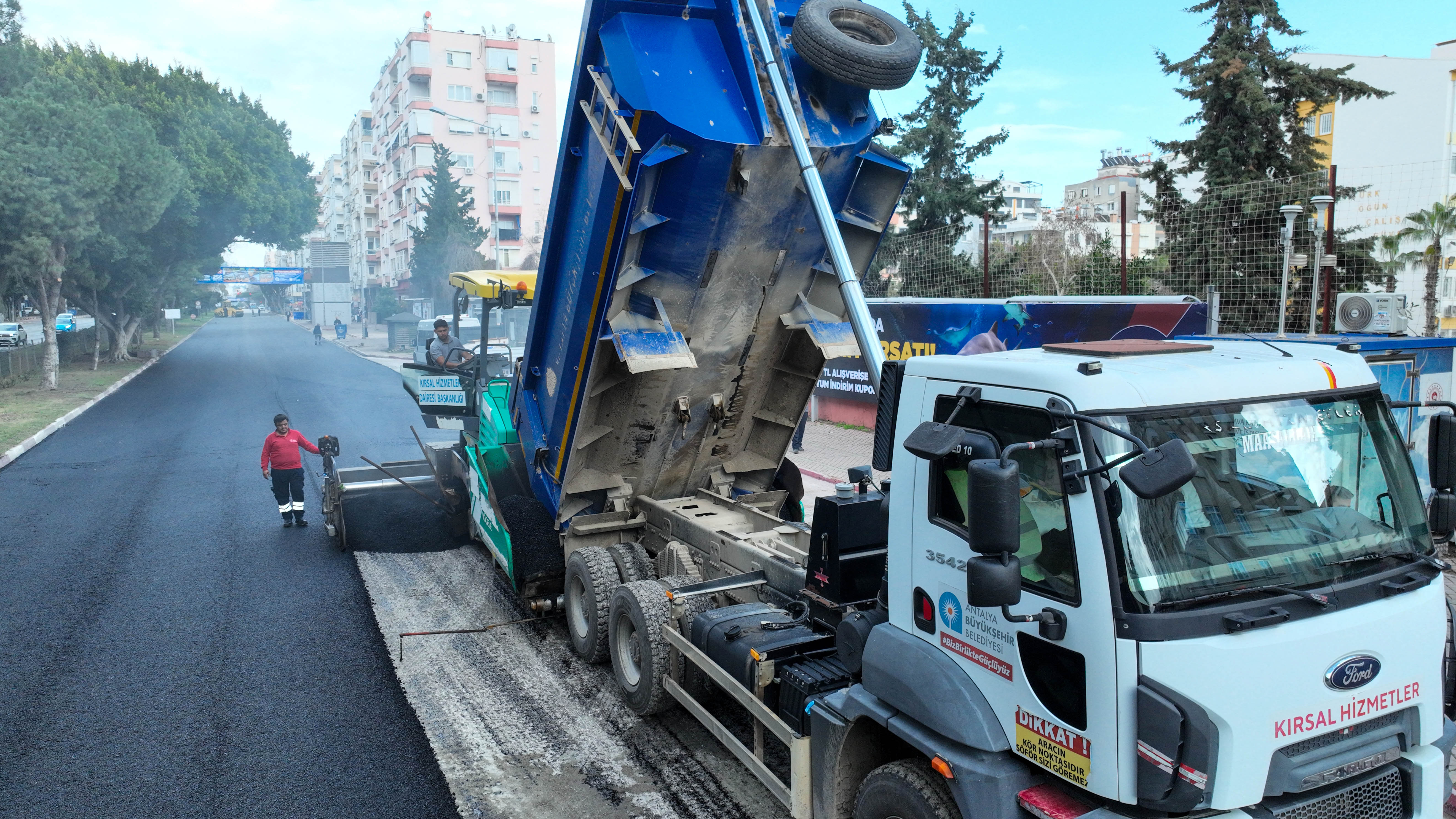 100. Yıl Bulvarı’nda asfalt çalışmasının ikinci etabı da tamamlandı