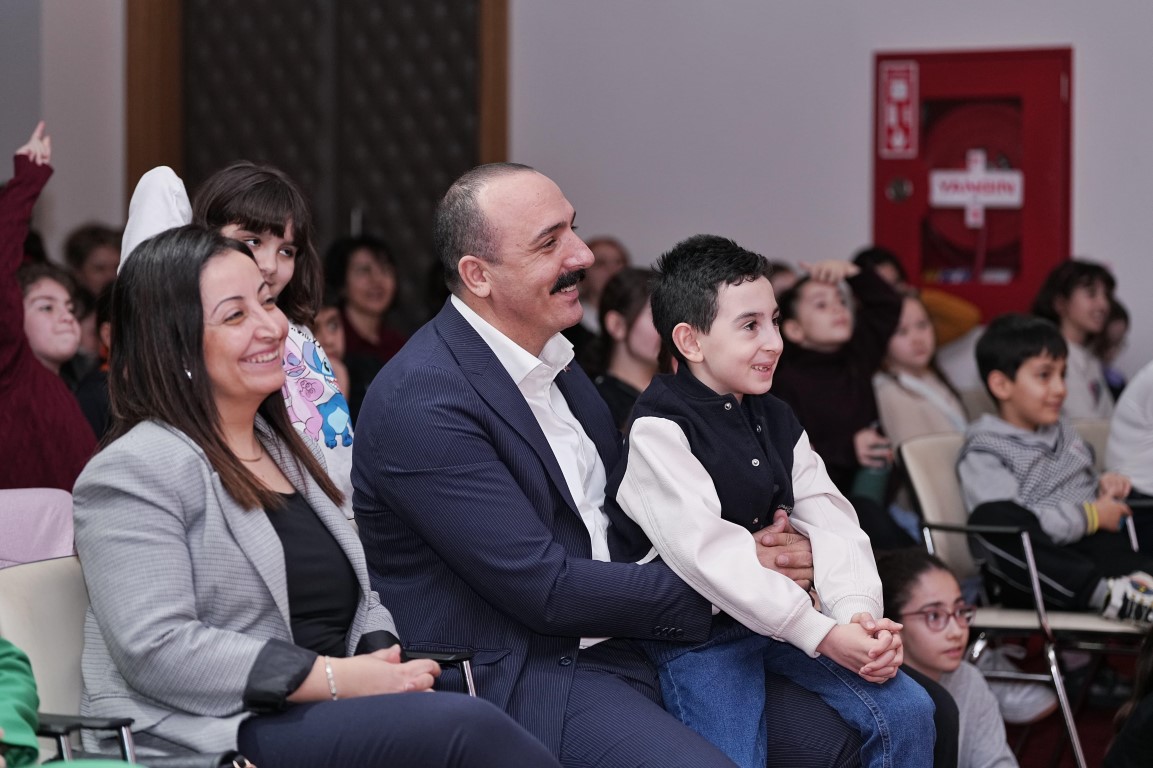 Konyaaltı'nda doğaçlama tiyatro oyunu sahnelendi