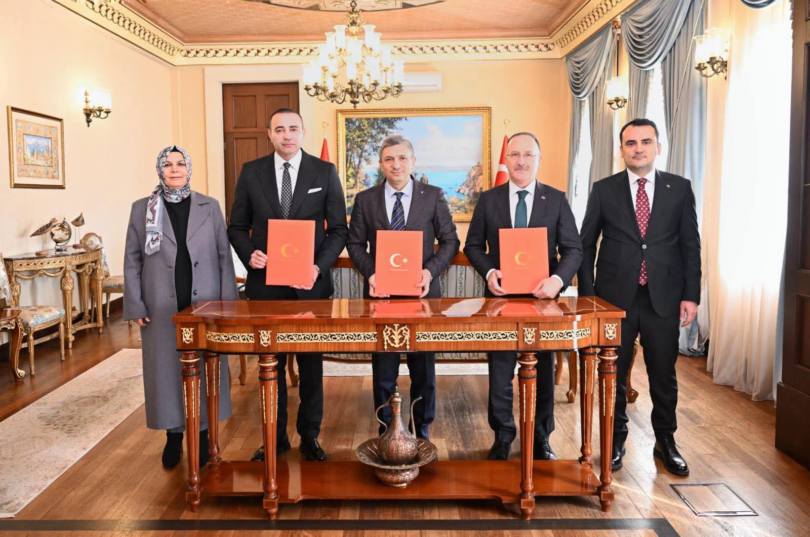 Aykut Kaya’dan Eğitime Anlamlı Destek: Maaşını Antalyalı Çocukların Geleceğine Aktarıyor