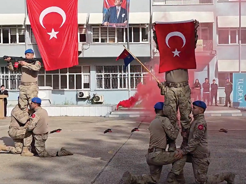 Hatay İl Jandarma Komutanlığı Ekipleri, Öğrencilere Envanterdeki Araç ve Malzemeleri Tanıttı