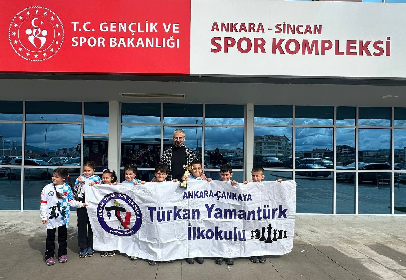 Duru Fişenk, 5 maçta 4 galibiyet alarak takımını ilk beşe taşıdı