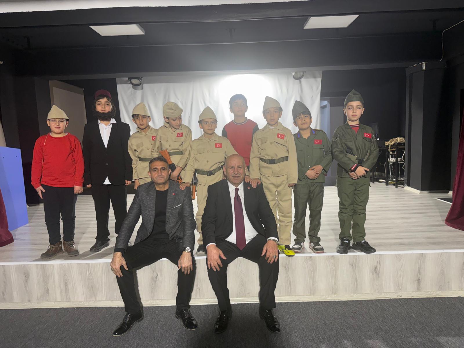 İlkokul Öğrencilerinin Asker Elbisesi İsteğini MHP'li Başkan Arslan Karşıladı 