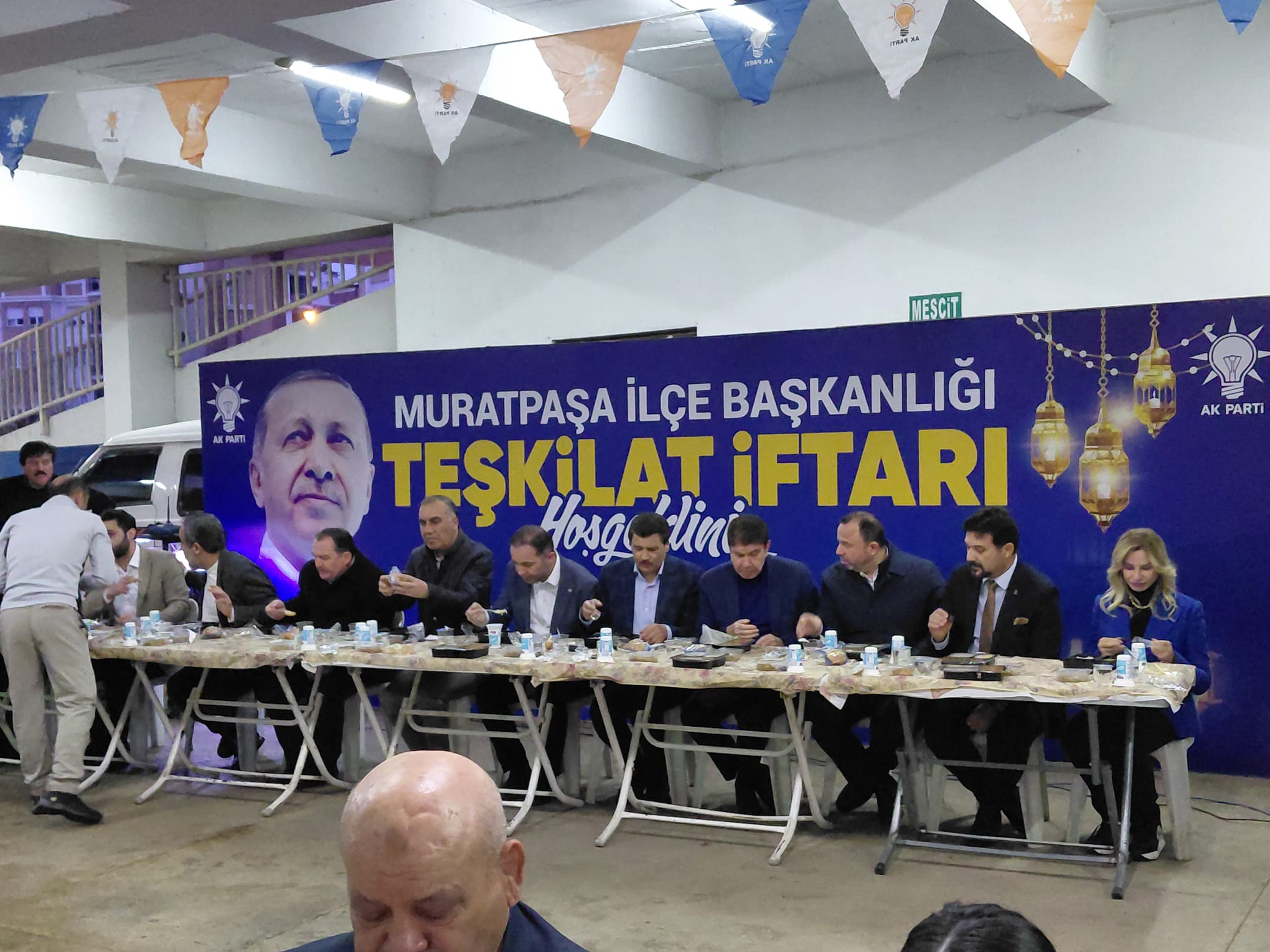 MURATPAŞA’DA İFTAR COŞKUSU: 2 BİN KİŞİ AYNI SOFRADA BULUŞTU