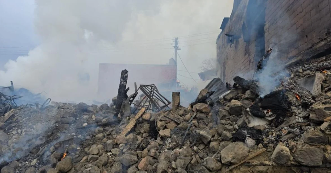 Bolu'da korkutan yangın: 5 ev ve 8 samanlık küle döndü