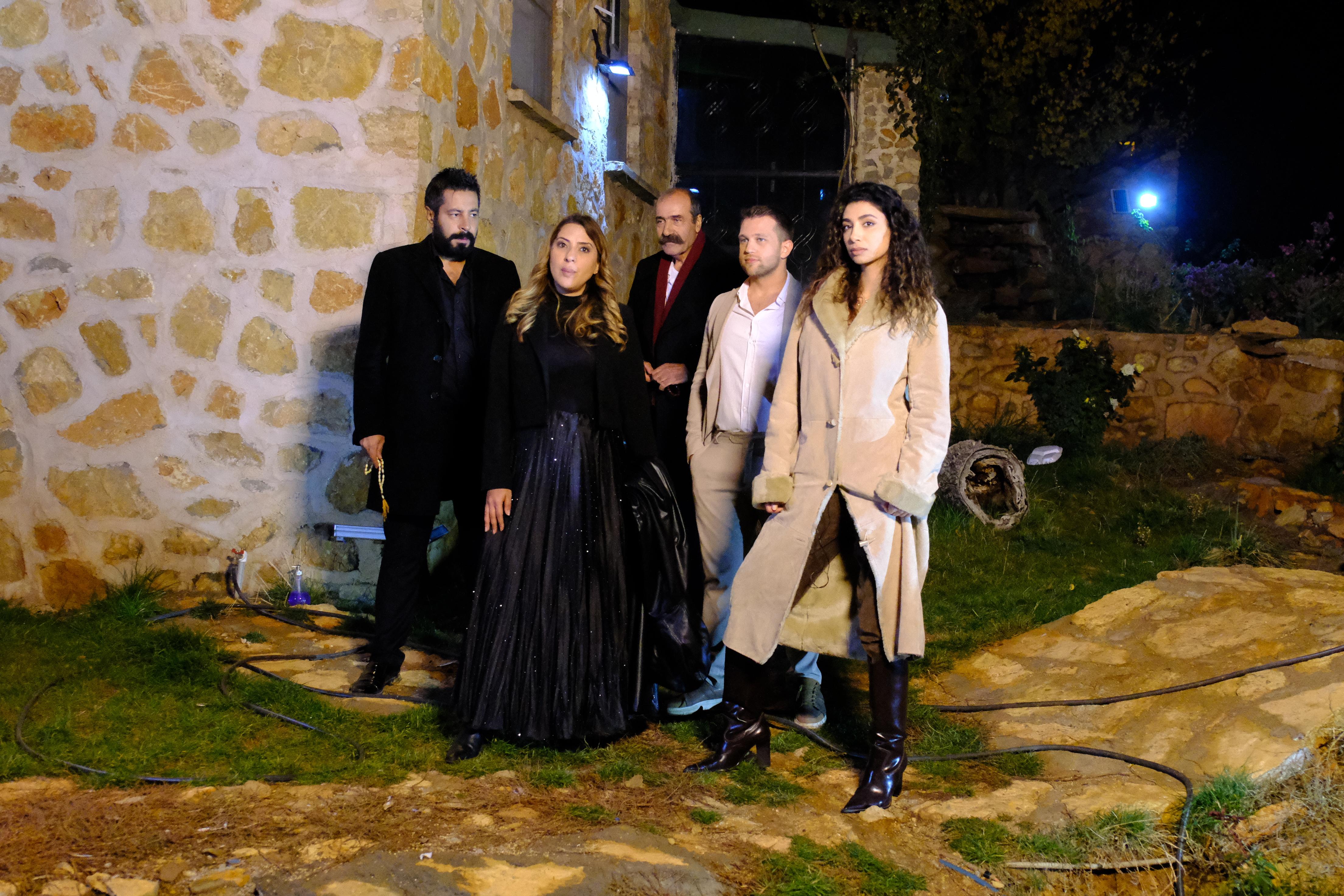 Zerhun dizisinin dikkat çeken oyuncularından Açelya Bulanık, performansıyla izleyiciden tam not aldı