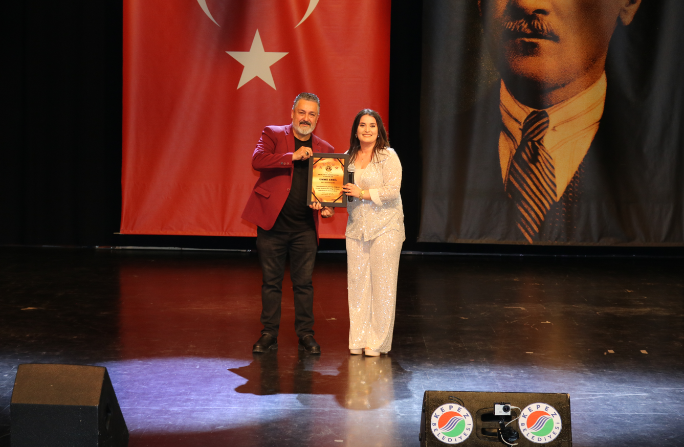 Ümmü Erbil’e Yılın Sanatçısı Ödülü