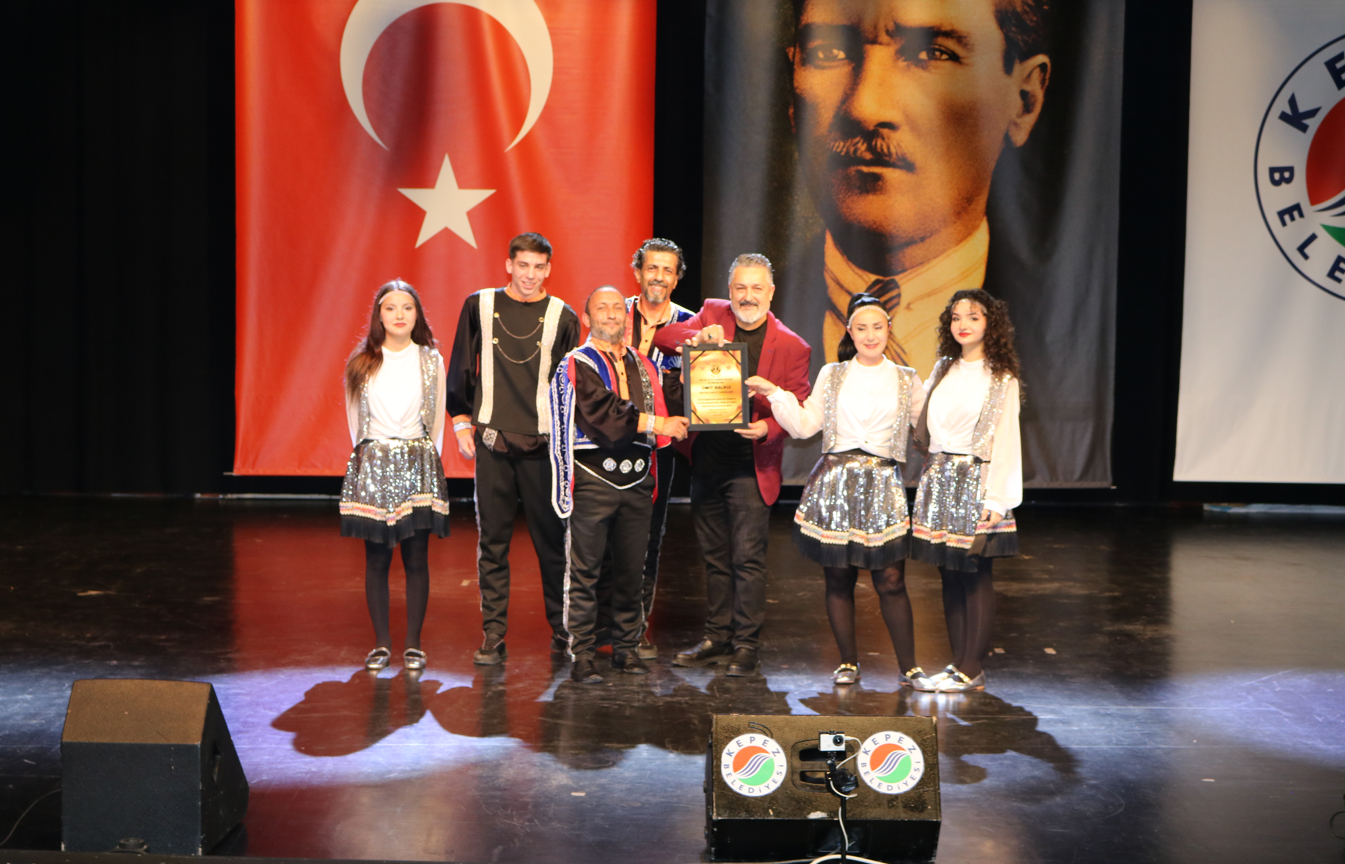 Ümit Balkız Nefes Halk Dansları Topluluğu’na Ödül Verildi