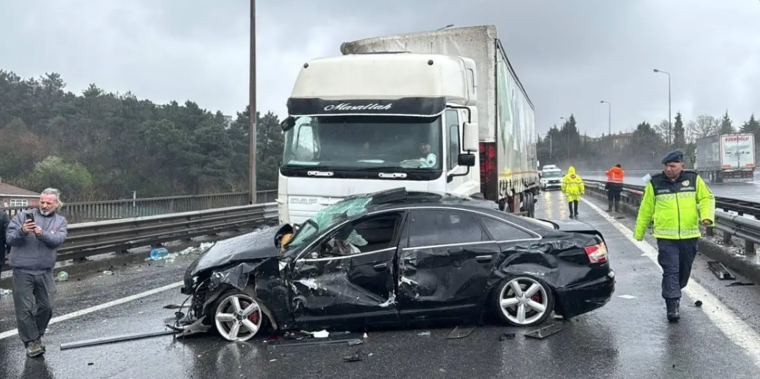 Anadolu Otoyolu’nda zincirleme kaza: İstanbul yolu kapandı