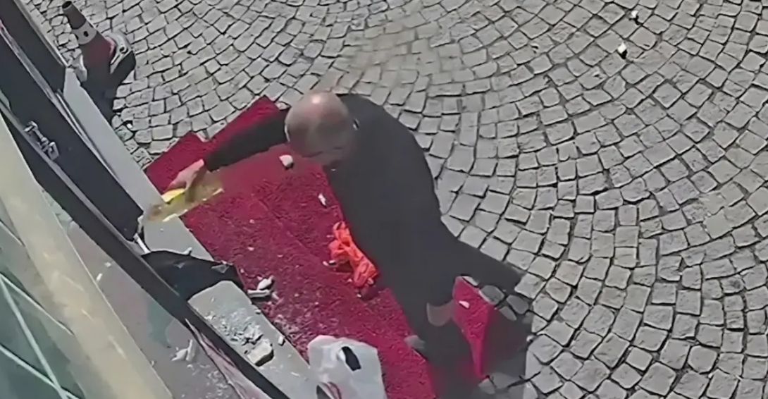 Eczacıdan eczaneye kundaklama girişimi; vatandaşlar son anda engelledi