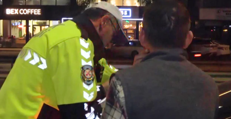 Ehliyeti 2041’e kadar alınan sürücüye 350 bin liralık ceza