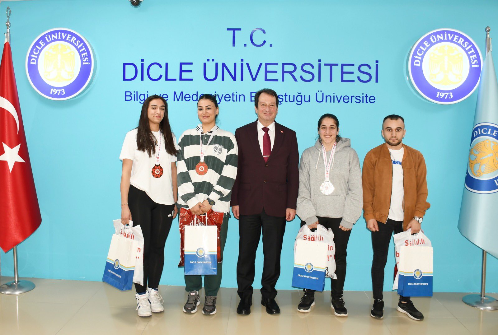 DİCLE’NİN ŞAMPİYONLARI GURURLANDIRDI