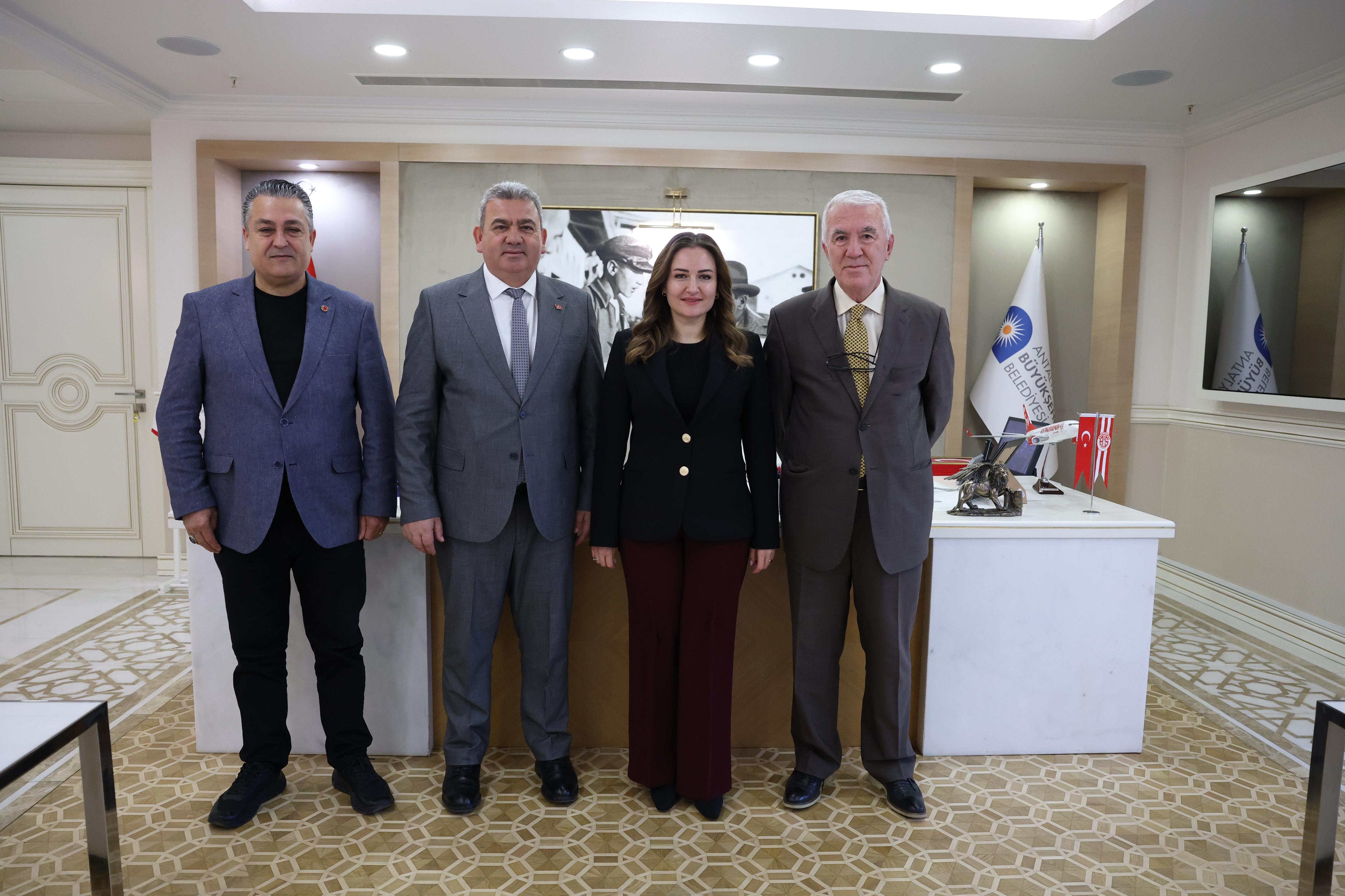 ANTALYA BÜYÜKŞEHİR BELEDİYESİ’NE ANLAMLI ZİYARETTE KENAN TOĞAÇ DAMGASI