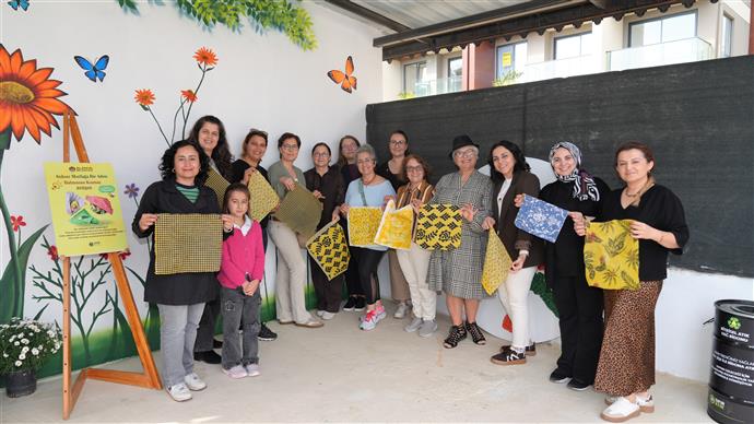 ALANYA’DA "ATIKSIZ MUTFAK" DÖNEMİ: KADINLAR KENDİ BALMUMU KUMAŞLARINI ÜRETTİ