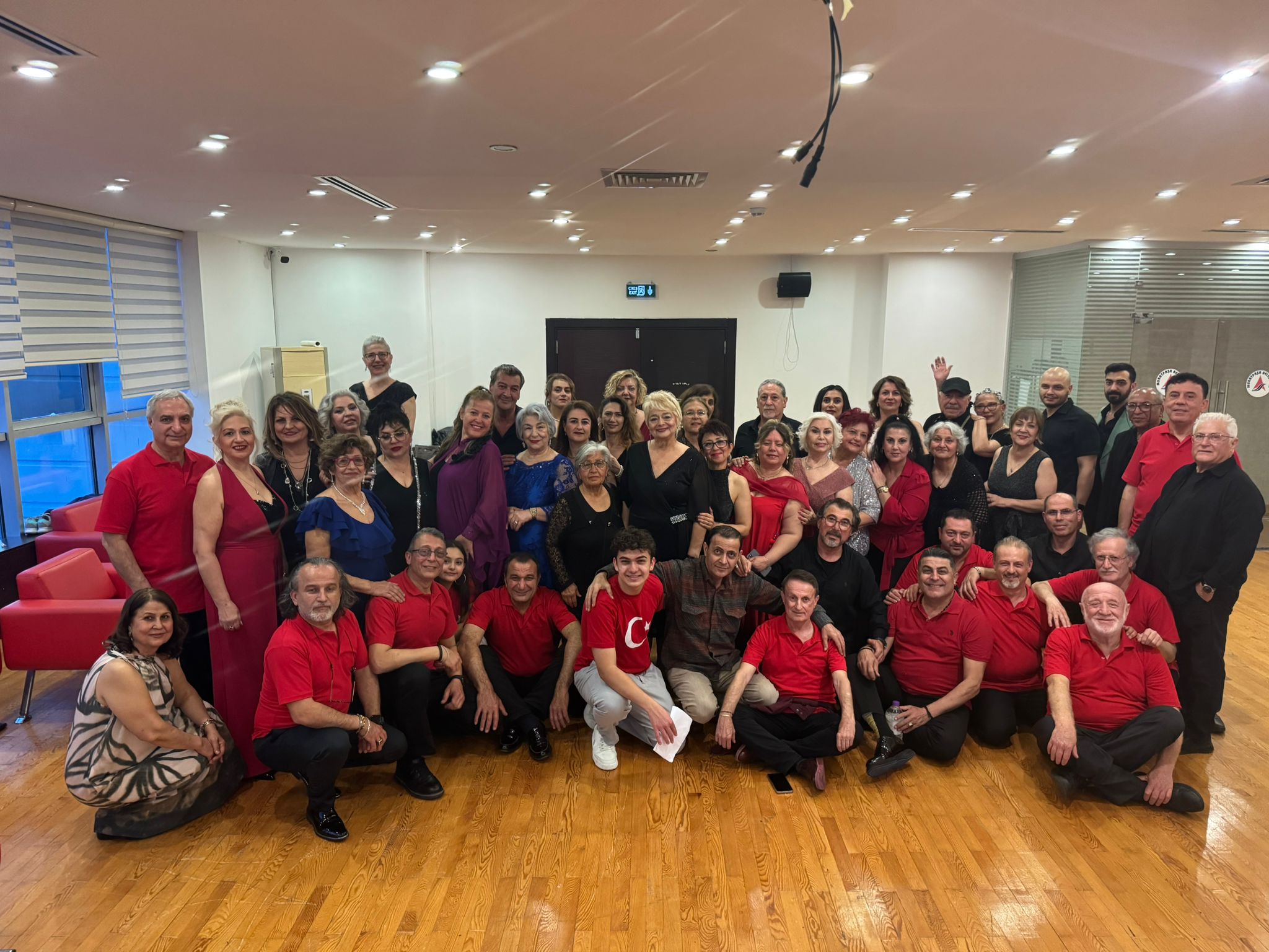 KONSERDE DANS VE MÜZİK ŞÖLENİ