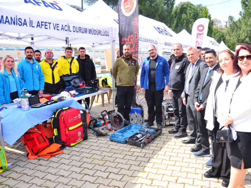 AFAD Ekiplerince "Afetlerde İnsan Olmak" Konulu Sempozyum Manisa İlinde Gerçekleştirildi