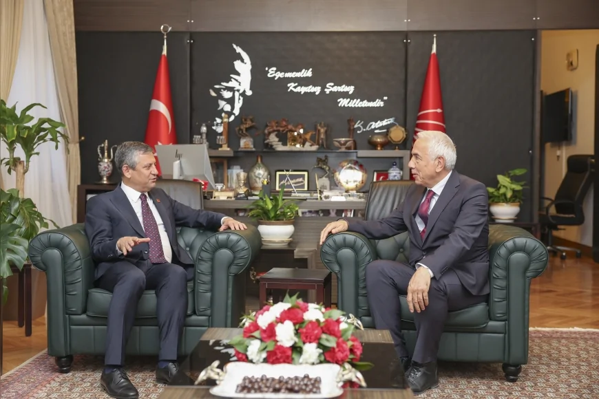 CHP Genel Başkanı Özgür Özel, CUMHA Cumhur Haber Ajansı ile Makamında Bir Araya Geldi