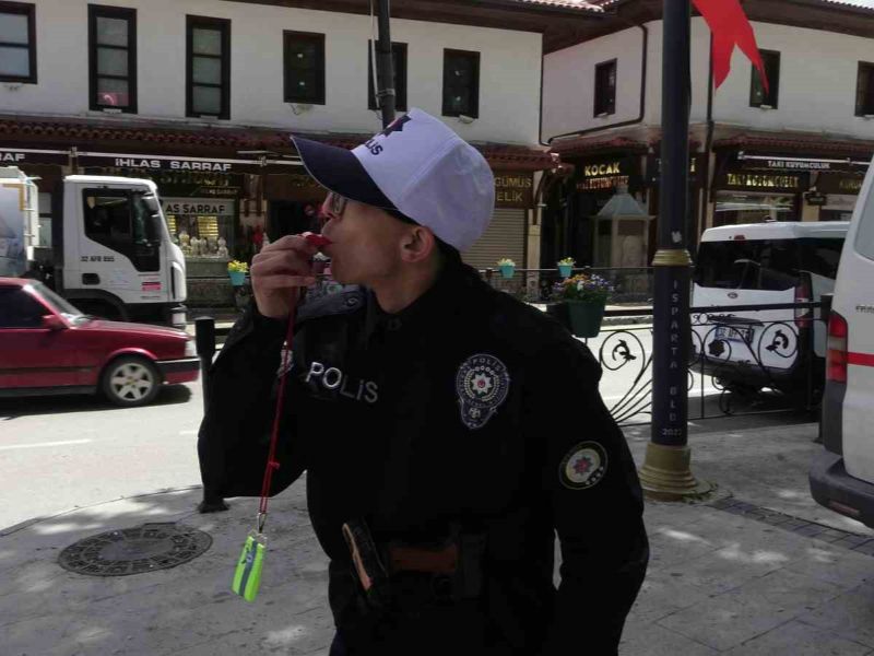 15 Yıldır Evinde Polis Üniformasıyla Gezen Mert’in Polis Olma Hayali Gerçek Oldu