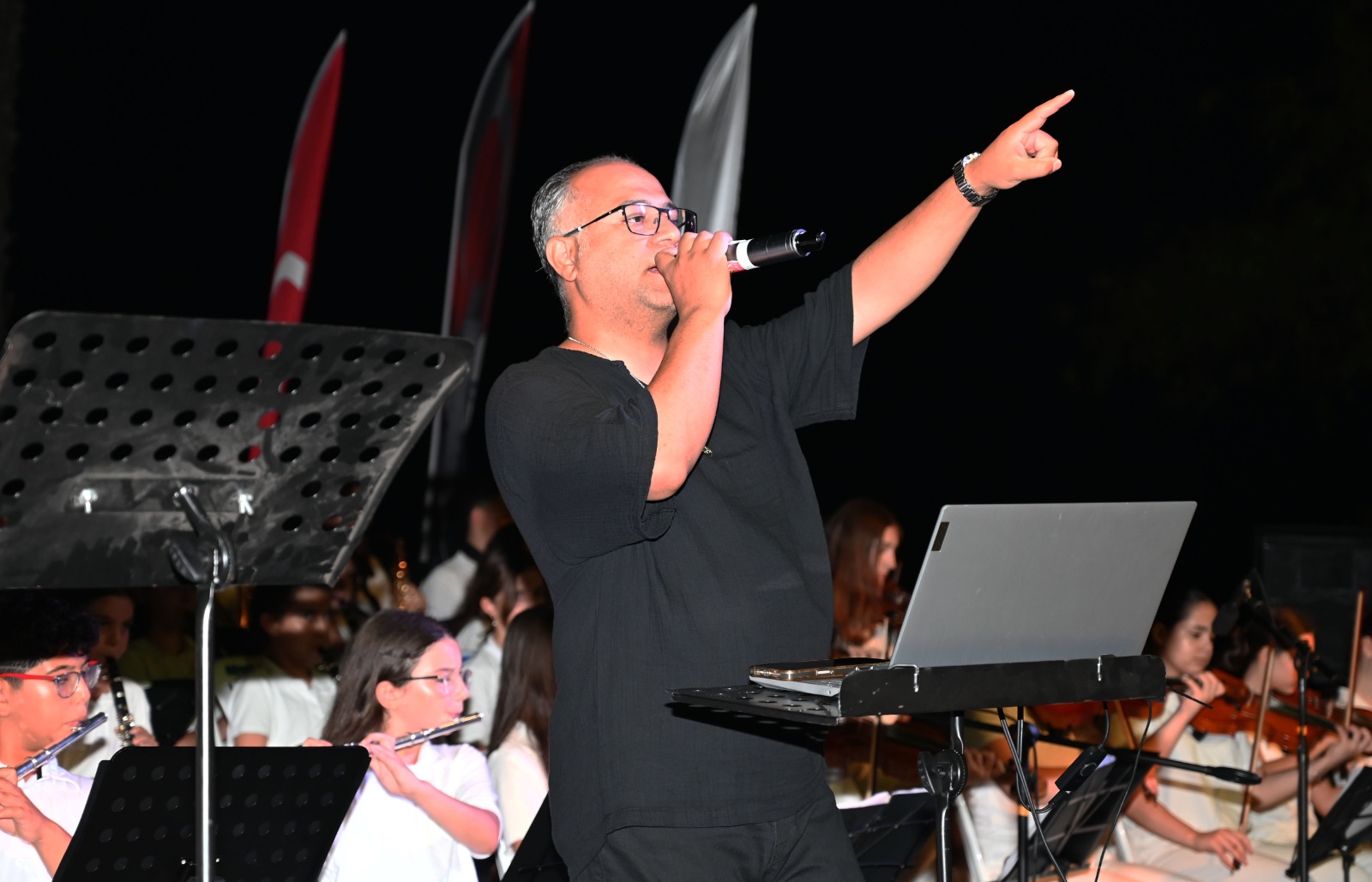 Kemer'de Can dostları için konser