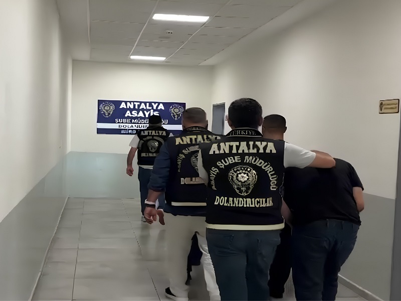 Kuyumculara Sahte Altın Diş Satarak Dolandırıcılık Yapan 4 Şüpheli Tutuklandı