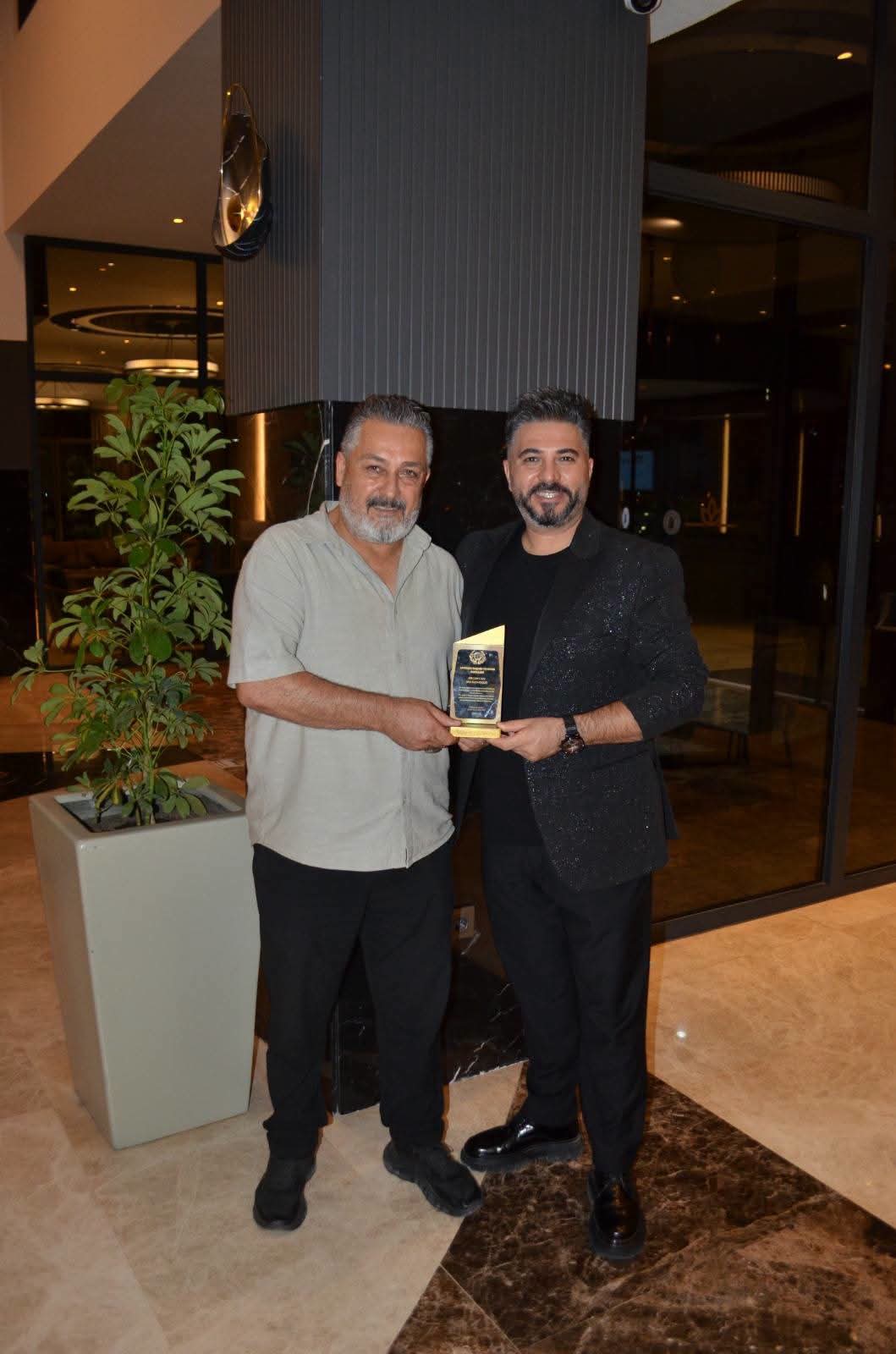 ERCAN CAN'A “YILIN SES SANATÇISI” ÖDÜLÜ GÖRKEMLİ GECede TAKDİM EDİLDİ