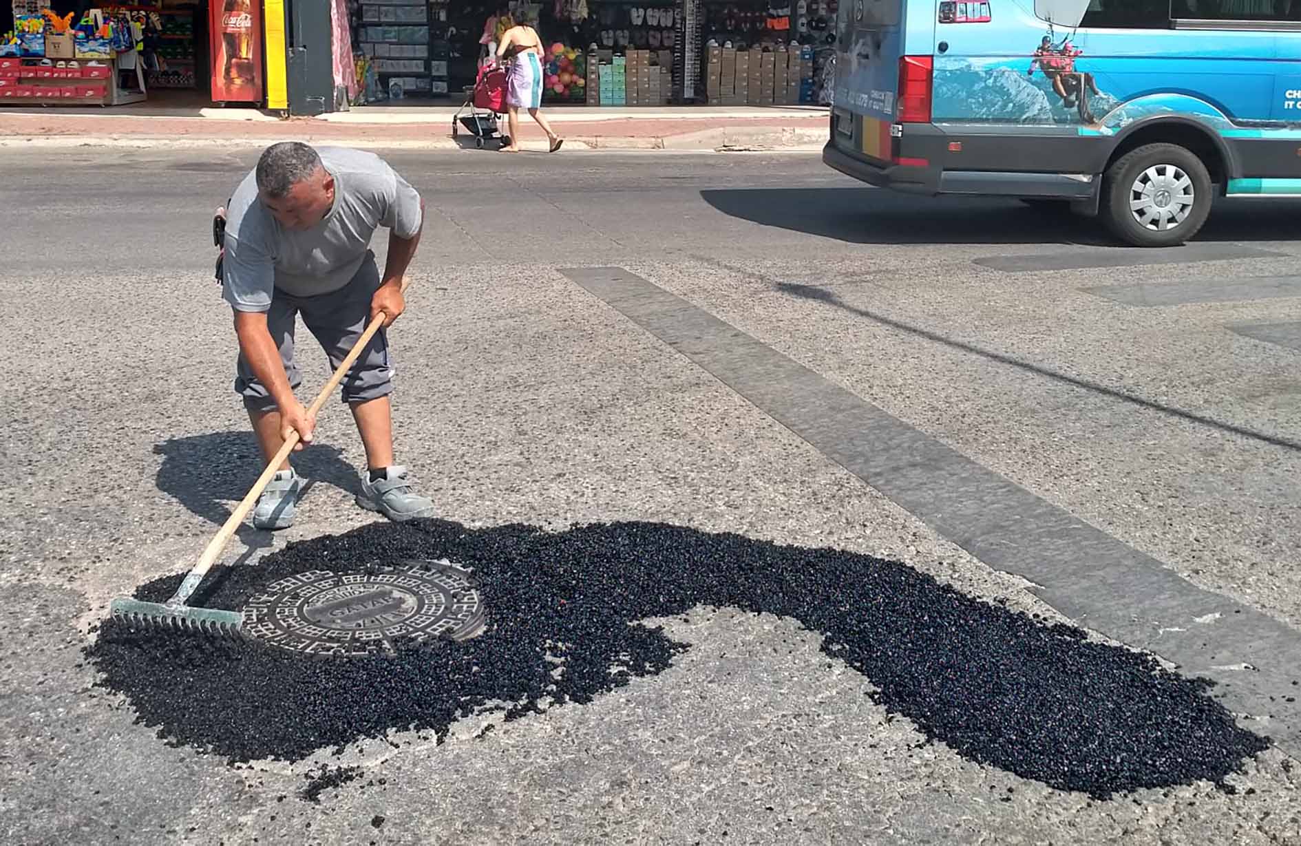 Kemer Belediyesi İlçe genelinde çalışmalarını aralıksız sürdürüyor
