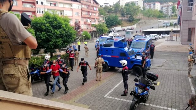 2 kişiyi öldüren zanlılar, husumetli oldukları ailenin tüm fertlerini öldürmeyi planlamışlar