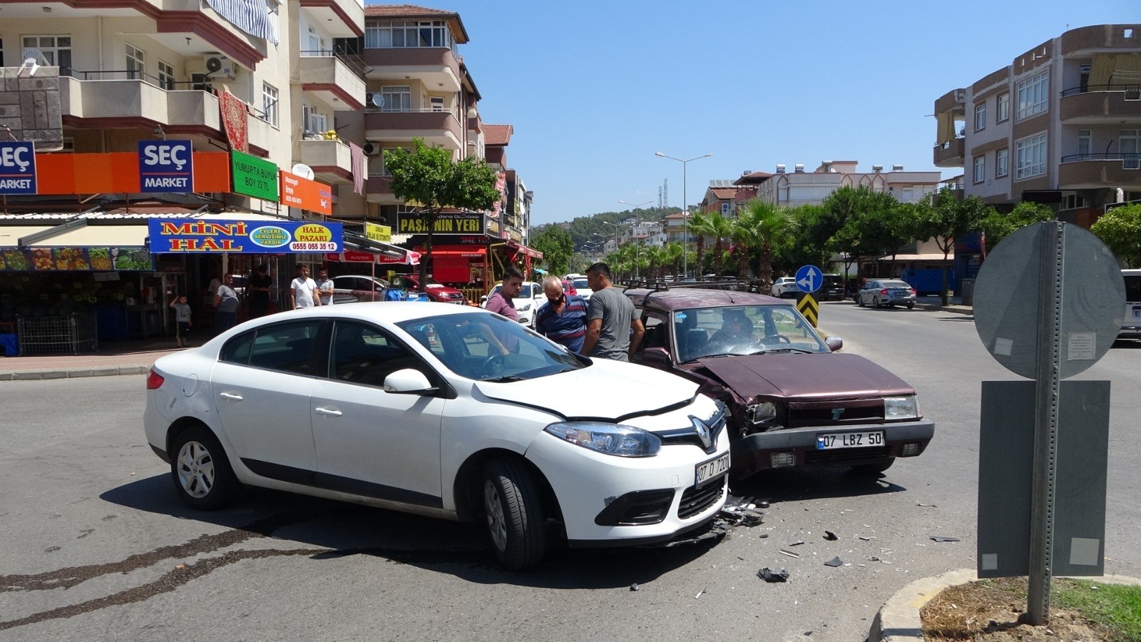 2 otomobilin çarpışması sonucu meydana gelen trafik kazasında 1 kişi yaralandı