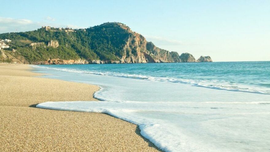 2021 yılının en gözde plajları arasında Alanya'daki Kleopatra Plajı da yer aldı.