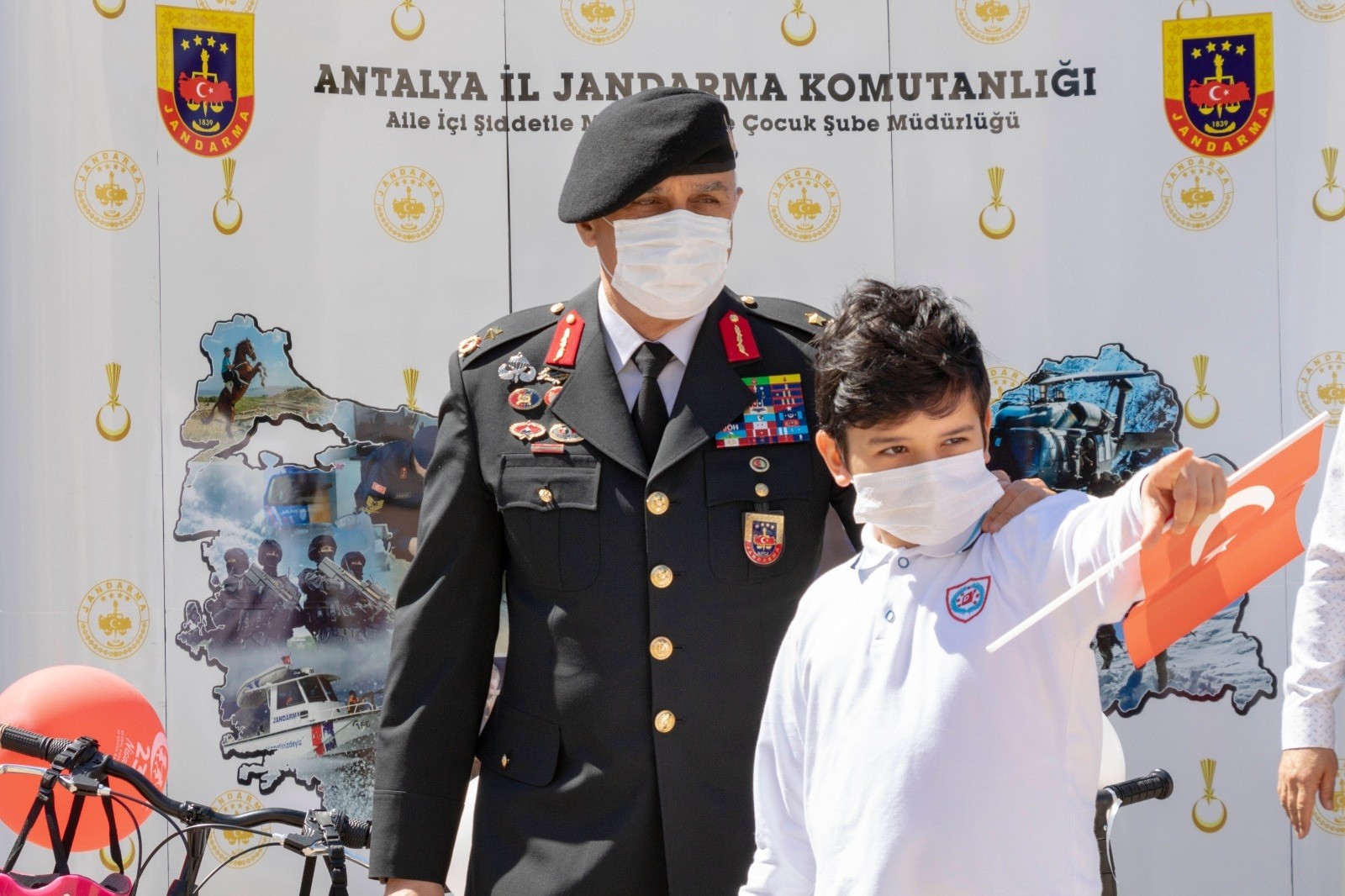  ’23 Nisan’da Çocuk Gözüyle Jandarma ’ konulu resim yarışmasının ödülleri sahiplerini buldu